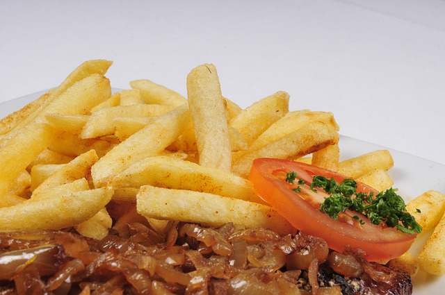 g546b9a0bd80c1b87b00136693dd035a86b3b724626ef45db098d46e1843386e9ac6ea581a1b4c598dafb1ad43e86a94c 640 5345948 dish, fries, meal, food, enjoy the meal, tasty, cook, dinner, fresh, tomato, hunter schnitzel